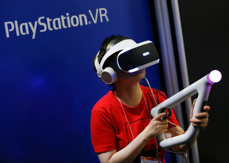 A number of different games exist in virtual reality form