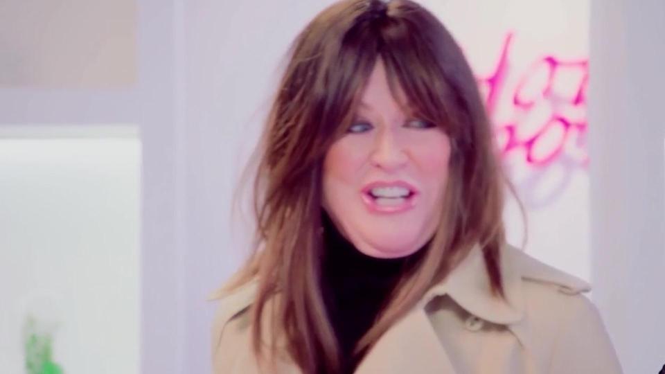 Wearing a brunette wig, the 74-year-old looked decades younger