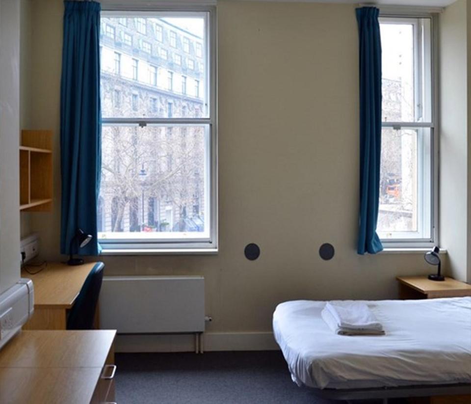 Strand Duchy House is situated in the heart of Central London and rooms have modern en-suites