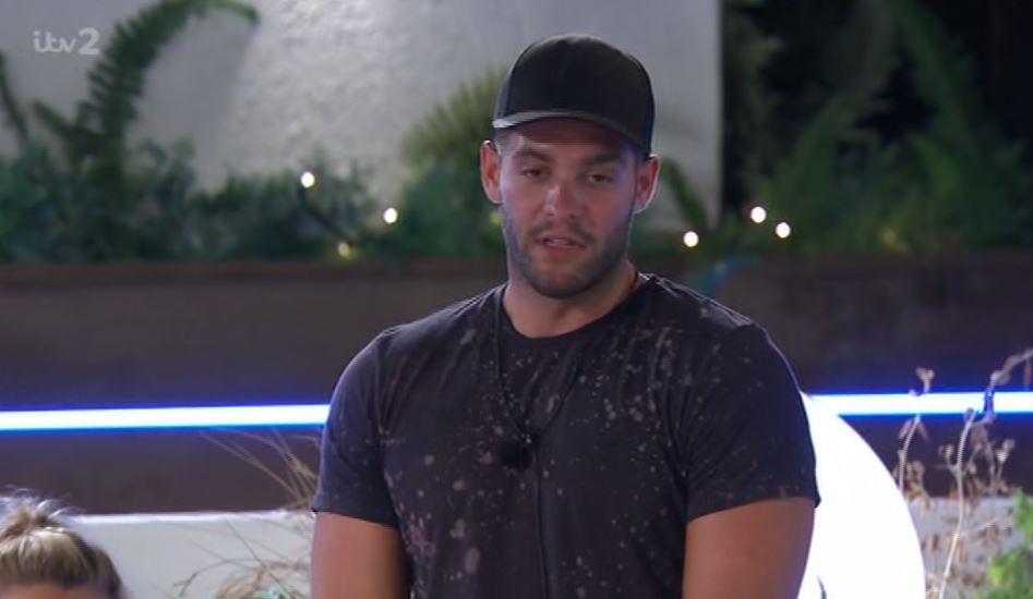 Jonny decided to stick with Camilla in last night's re-coupling