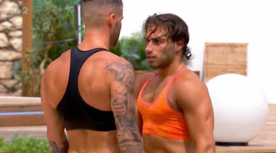 Kem Cetinay and Dom Lever performed a synchronised swimming routine while in the Love Island villa