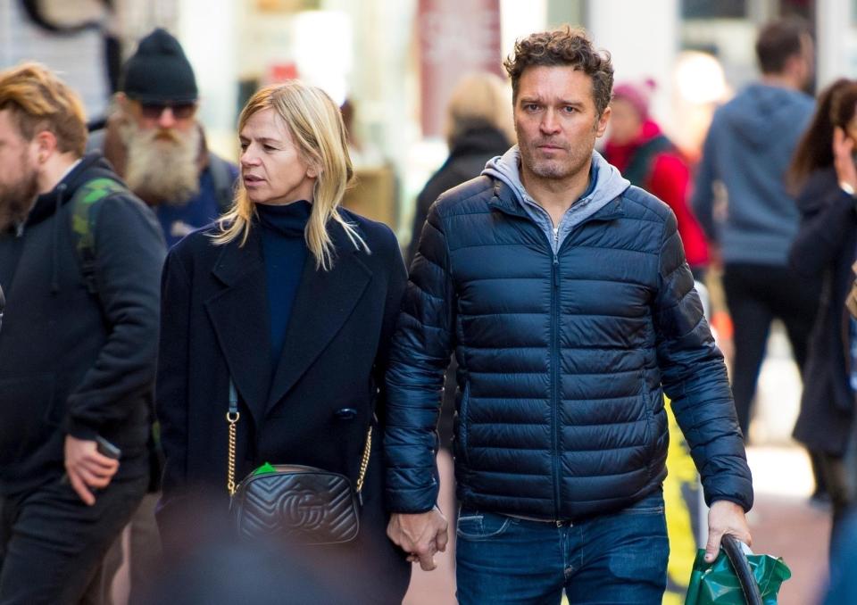  Zoe Ball held tightly onto her boyfriend Michael Reed during a day out shopping in Brighton's lanes