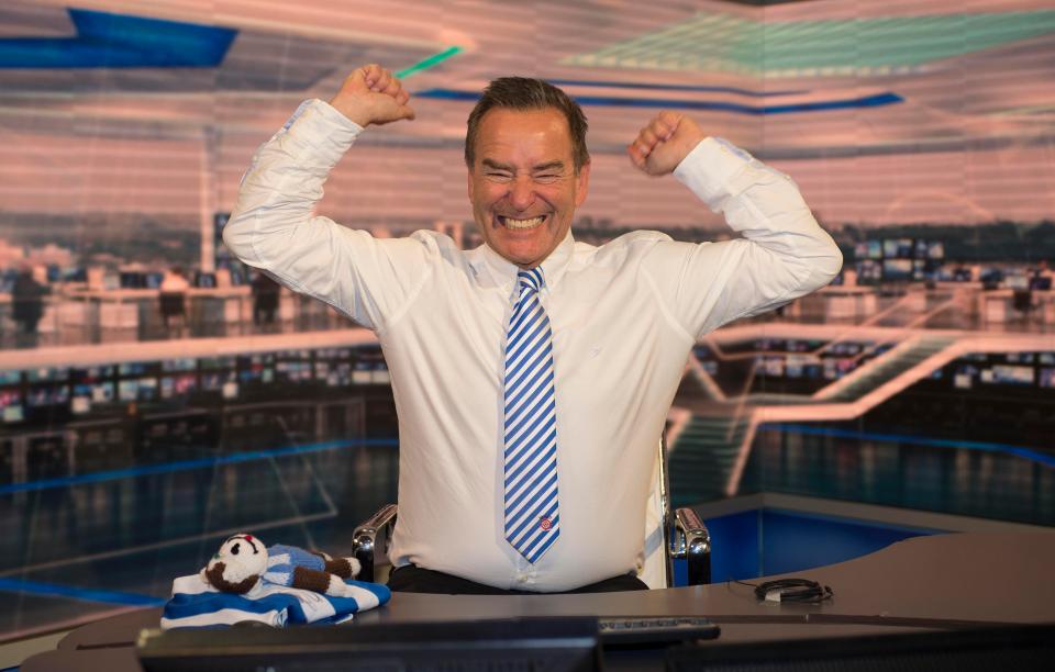 Soccer Saturday's Jeff Stelling would have had to hand over the gold suitcase for only the second time in the game's history