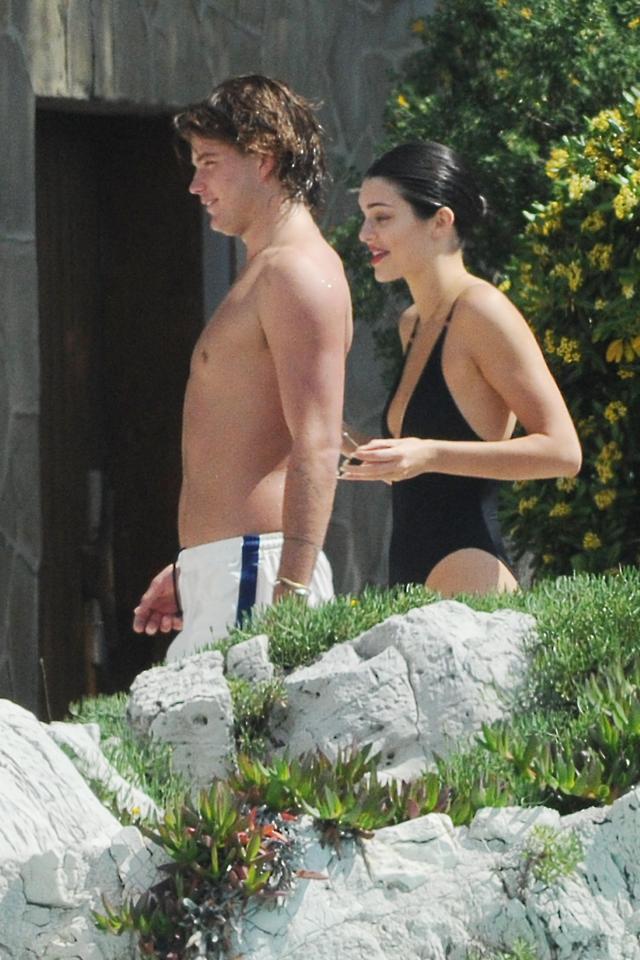 Kendall and her male pal walked and talked