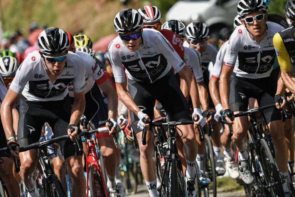 Defending Tour champ Chris Froome lost a small amount of time in the final shakedown on the club at Mur-de-Bretagne