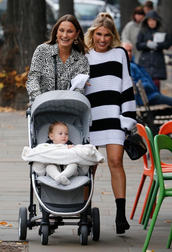  Sam is close with her sister Billie
