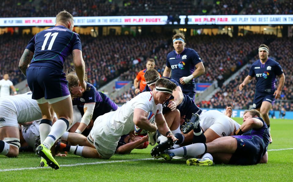 Tom Curry flops over for England