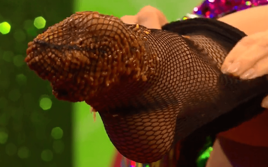  The spicy food seeps out of the fishnets
