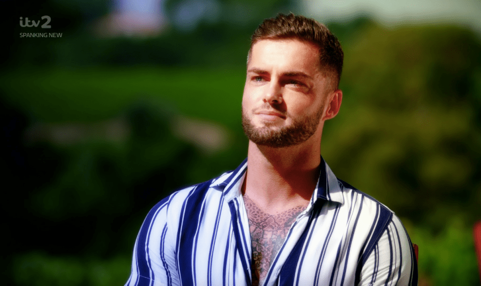  Jamie summons her to a date in the country
