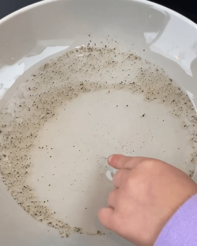  Soap repelled the pepper when it was added to Summer's finger