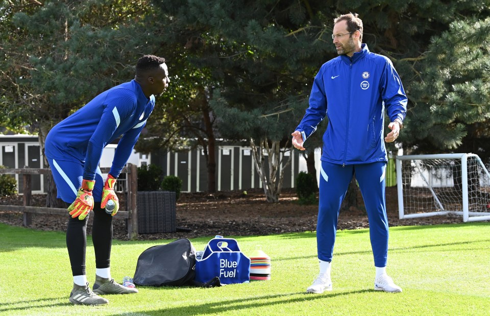 Petr Cech pictured working with Chelsea No1 Edouard Mendy