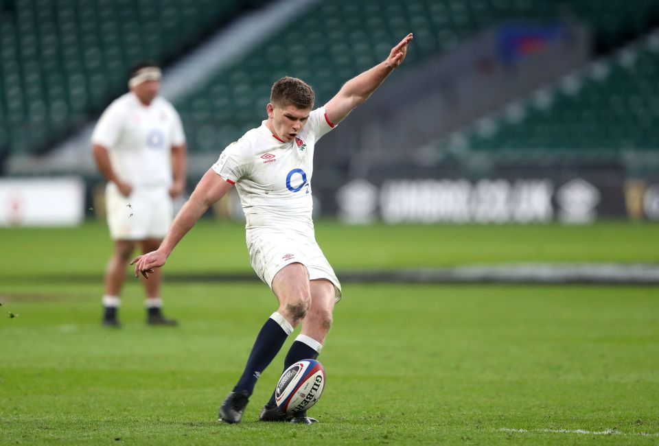 Owen Farrell attempted to keep England within one score with his kicking