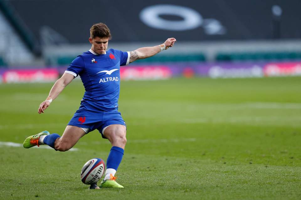 Jalibert ensured France kept their noses in front for much of the match with his kicking