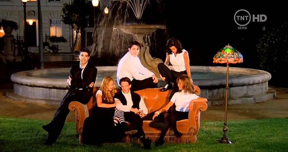 Ross, Phoebe, Chandelier, Joey, Rachel and Monica in front of the fountain back in the 90s