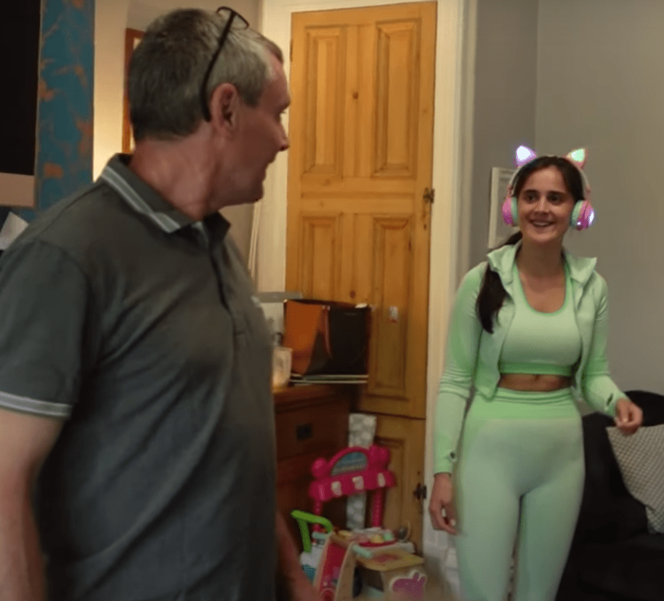 Both Katie and Phoebe had a go of Hallie's new colour-changing headphones