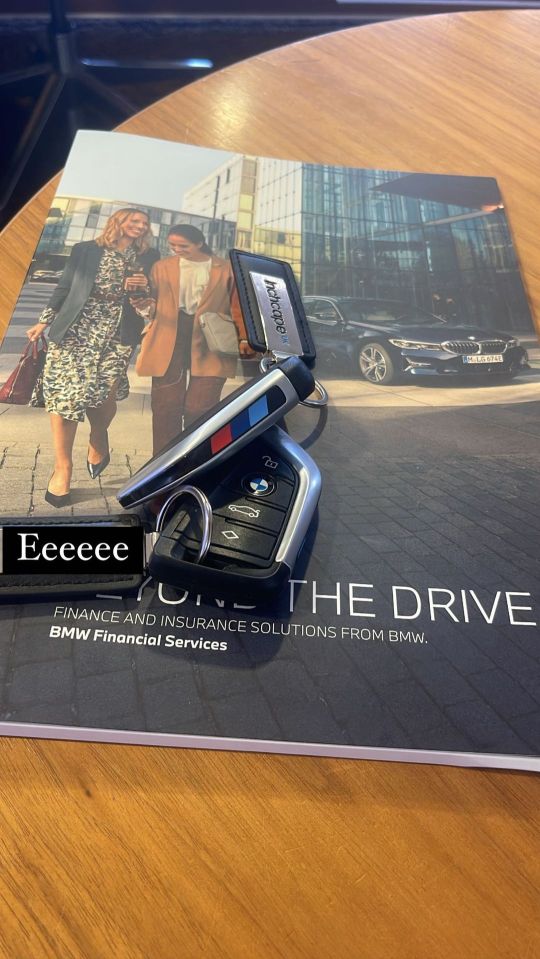 The star shared a snap of her keys as she picked them up