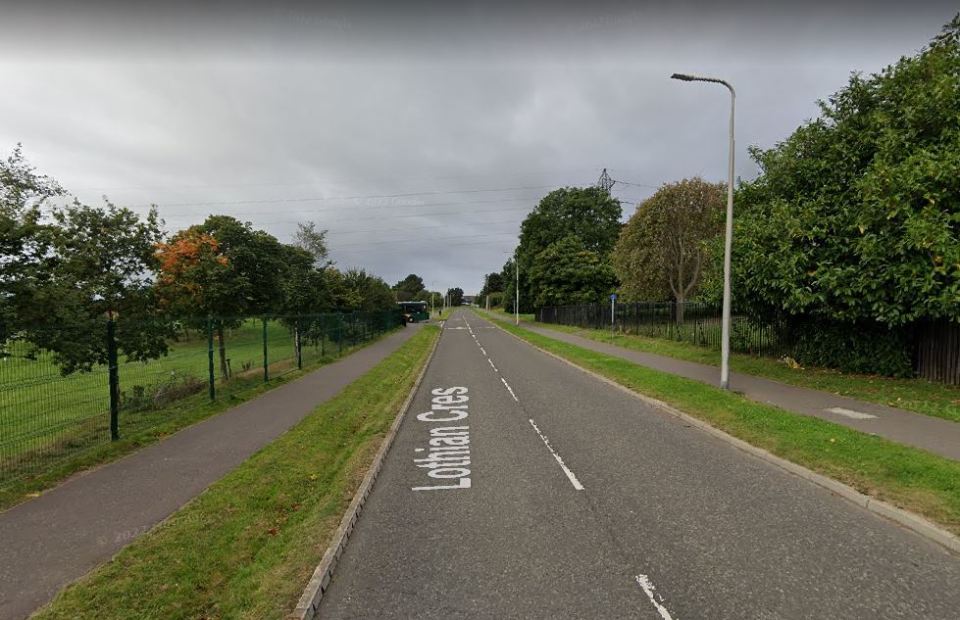 A teenage boy was left with serious injuries after he was set upon by a gang of three youths in Lothian Crescent, Dundee
