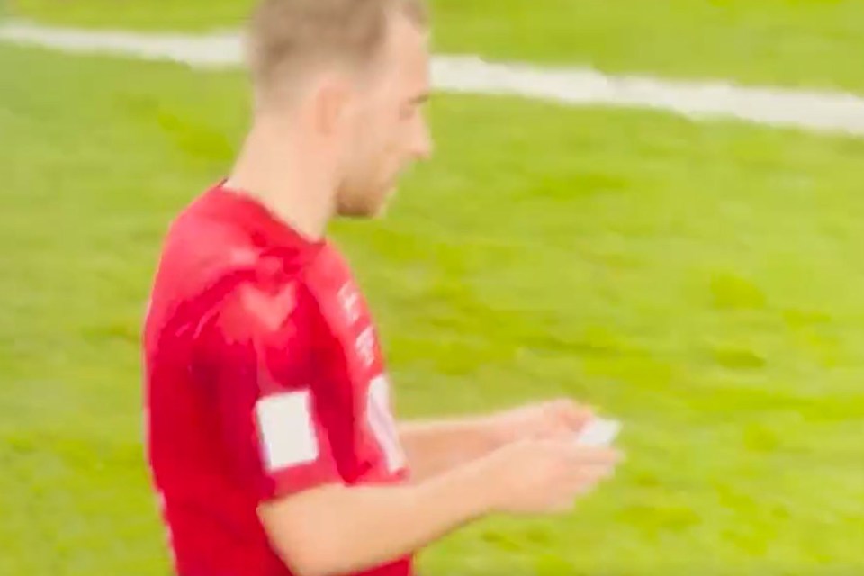 Christian Eriksen was handed a note which he read on the pitch