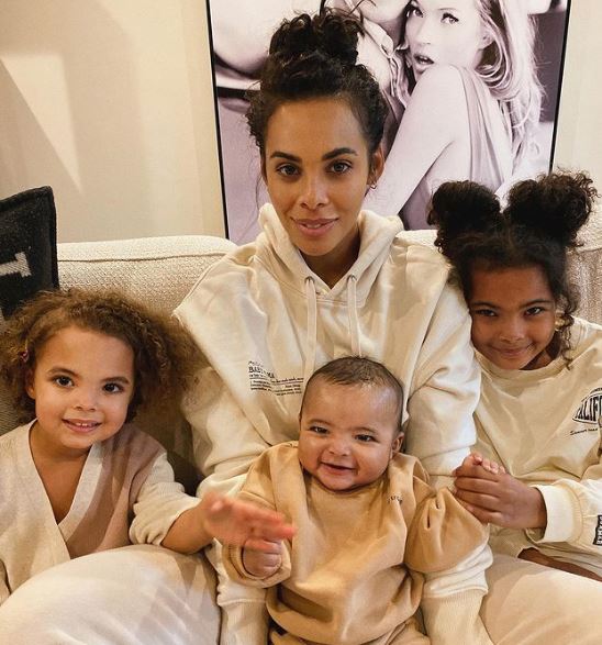 Marvin took an adorable snap of his wife Rochelle and their three children