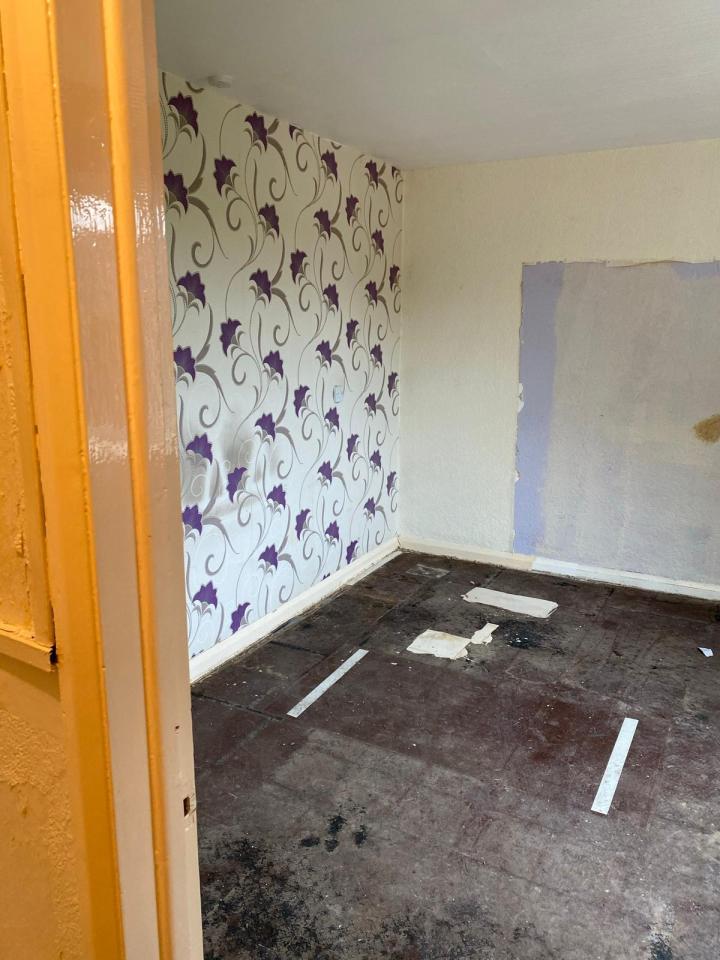 She said that when she moved in, there was no flooring and random wallpaper on the walls