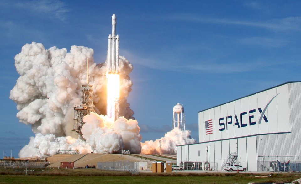 FILE PHOTO: A SpaceX Falcon Heavy rocket lifts off from historic launch pad 39-A at the Kennedy Space Center in Cape Canaveral, Florida, U.S., February 6, 2018. REUTERS/Thom Baur/File Photo