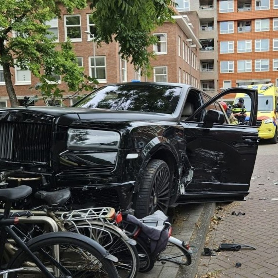 The Rolls Royce mounted a kerbside