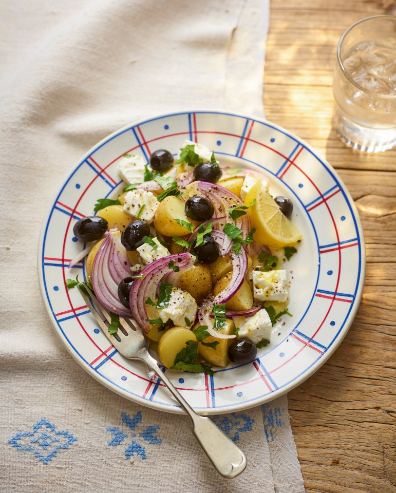 Usually, potato salad contains a lot of mayo, so I thought it would be a nice idea to try feta to bring it together instead