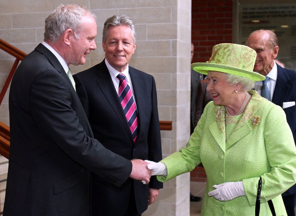 McGuinness greets the Queen in Belfast in 2012