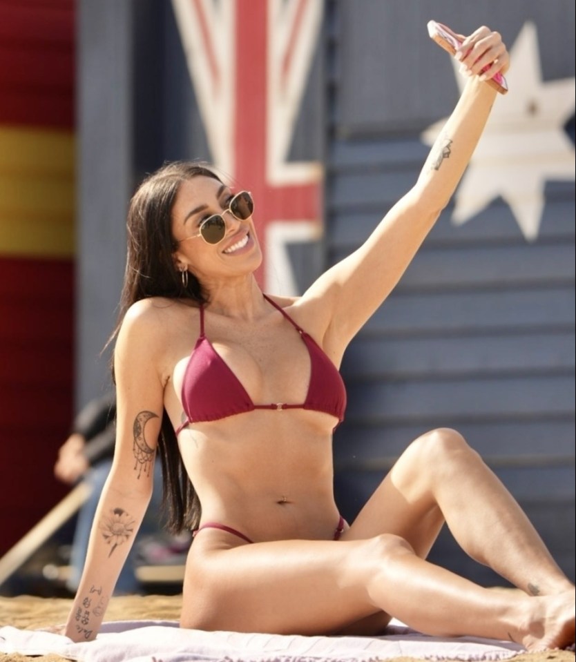 The stunning brunette flashed a grin as she posed for a series of selfies