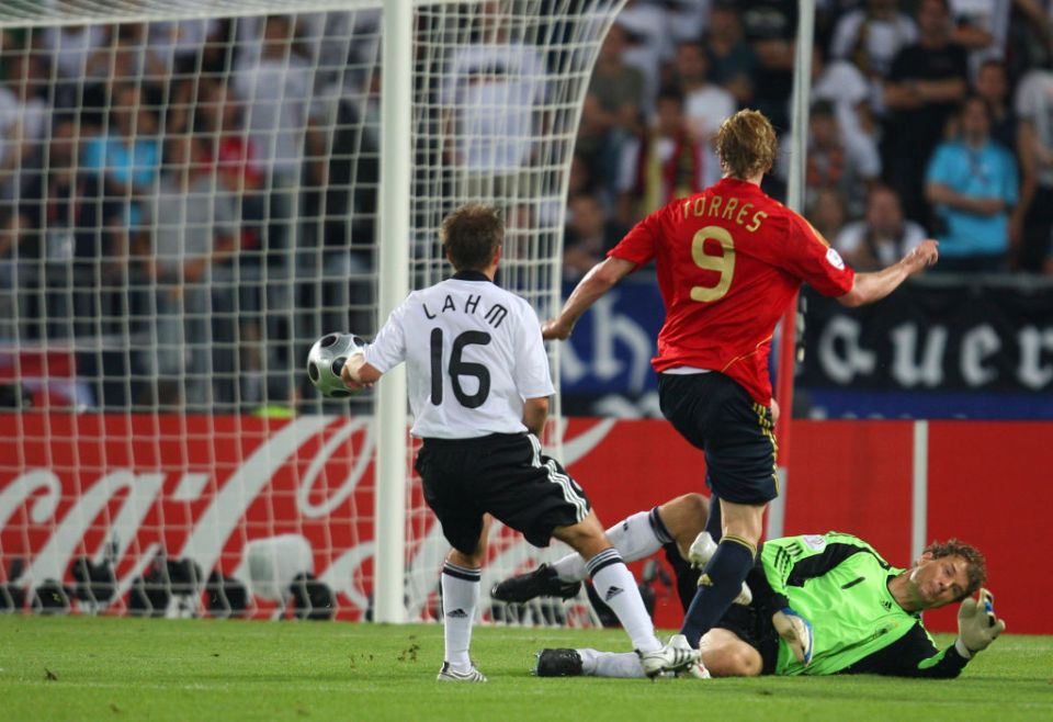 VIENNA, AUSTRIA - June 29: Fernando Torres of Spain Scores only goal Past Jens Lehmann of Germany during the UEFA Euro 2008 Final Match match between Germany and Spain at Ernst-happel-stadion on June 29, 2008 in Vienna, Austria. (Photo by Stewart Kendall/Sportsphoto/Allstar via Getty Images)