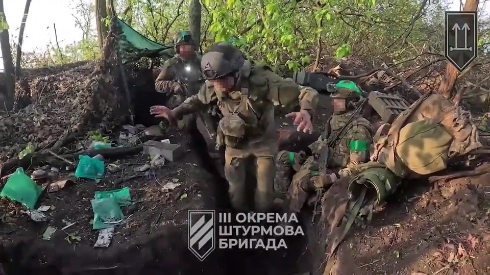 Russian soldiers were seen surrendering after their trenches were overrun in Ukraine