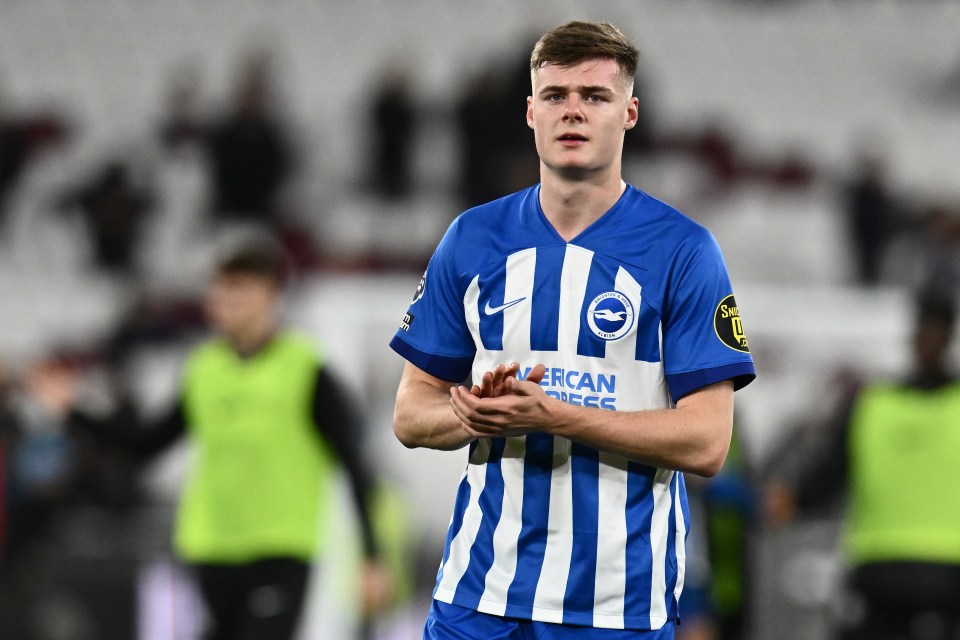 a man wearing a blue and white striped jersey that says ' mercan press ' on it