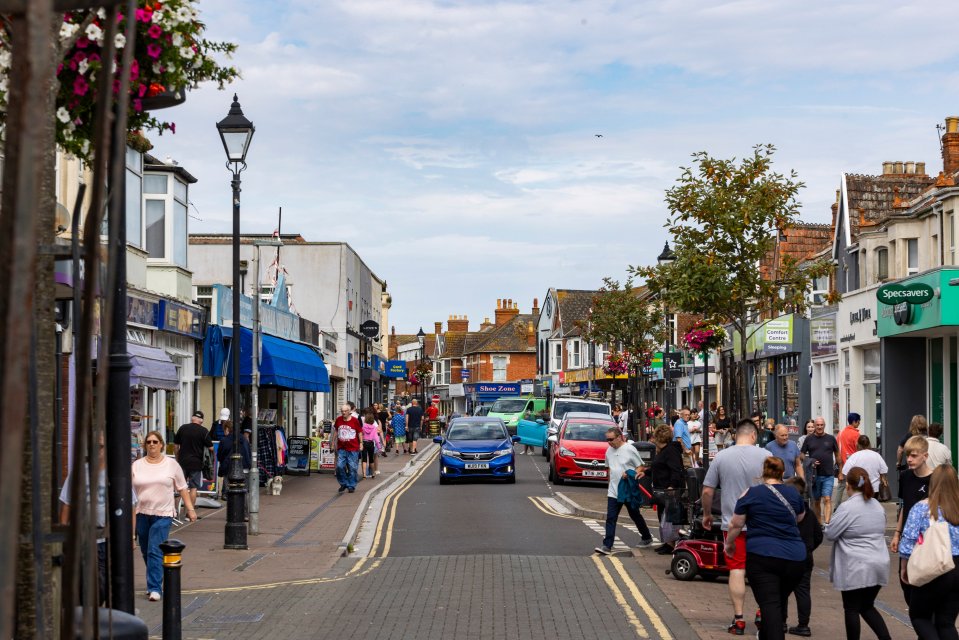 a busy street with a green sign that says specialists