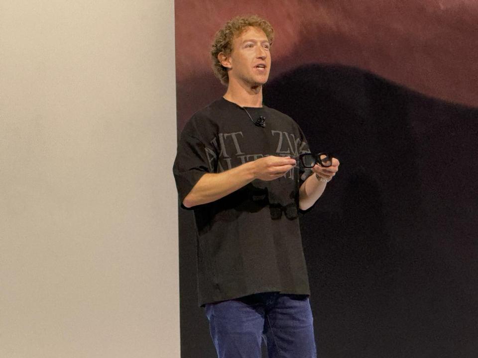 a man wearing a black shirt that says nt on it