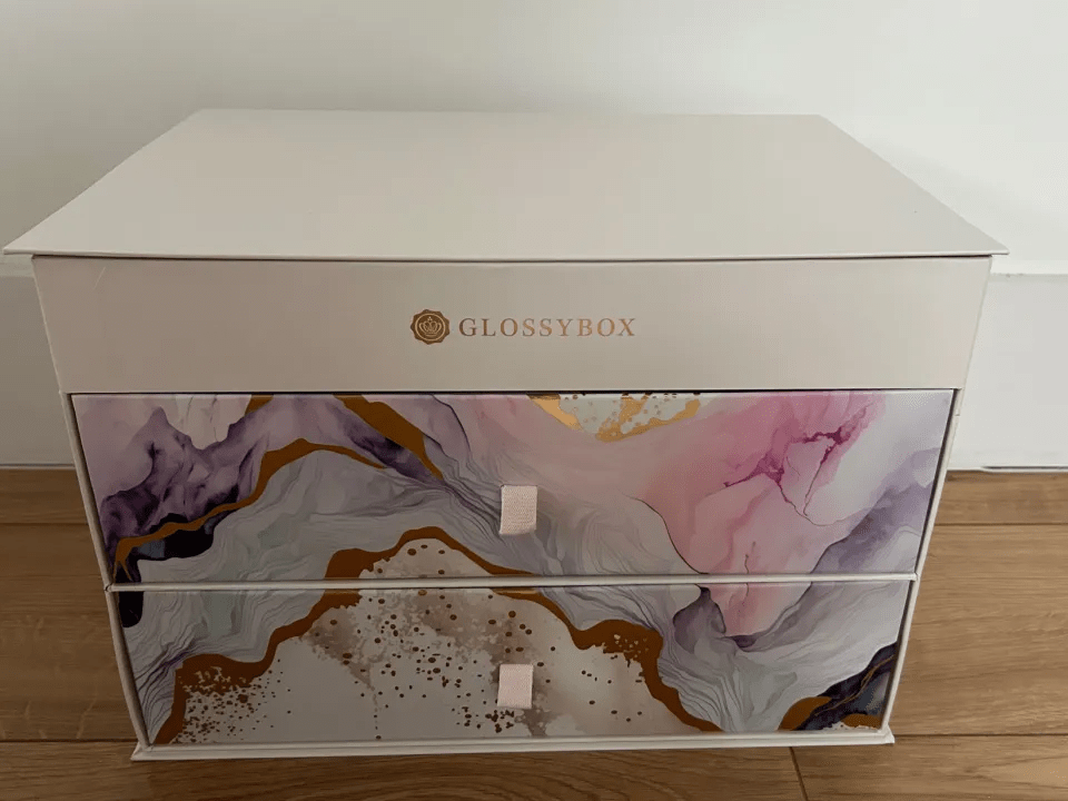 a white box that says glossybox on it