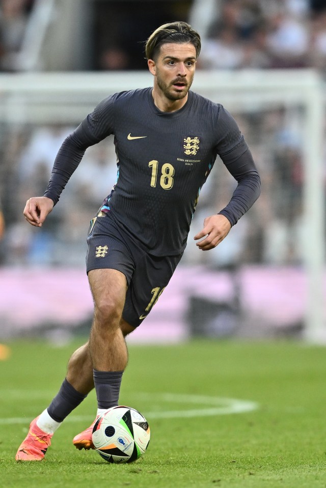 a soccer player with the number 18 on his jersey