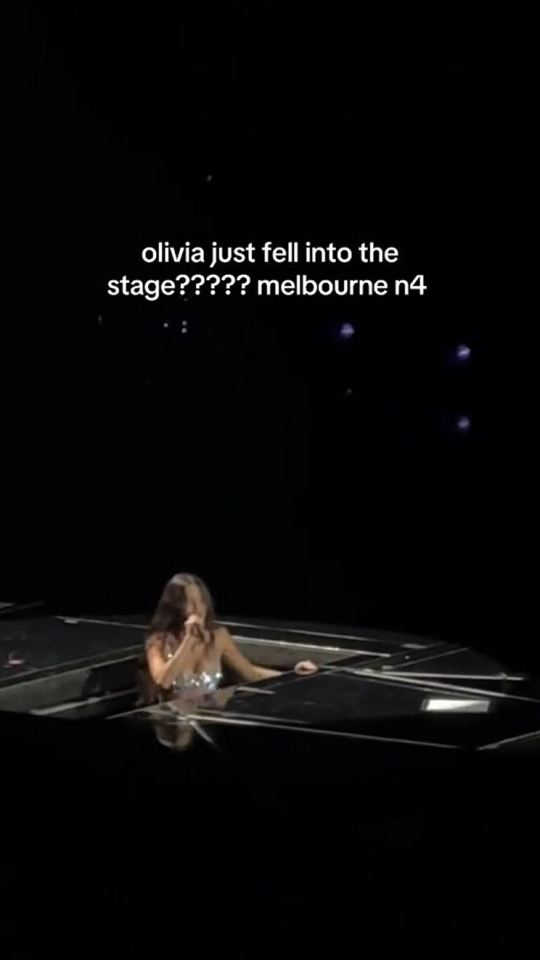 olivia just fell into the stage ? melbourne n4