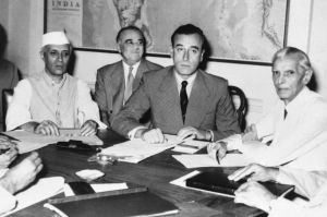  Mountbatten oversaw the transfer of power when India became independent