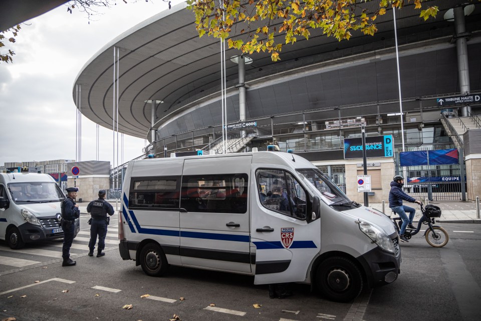 a white van with the word equipe on the side