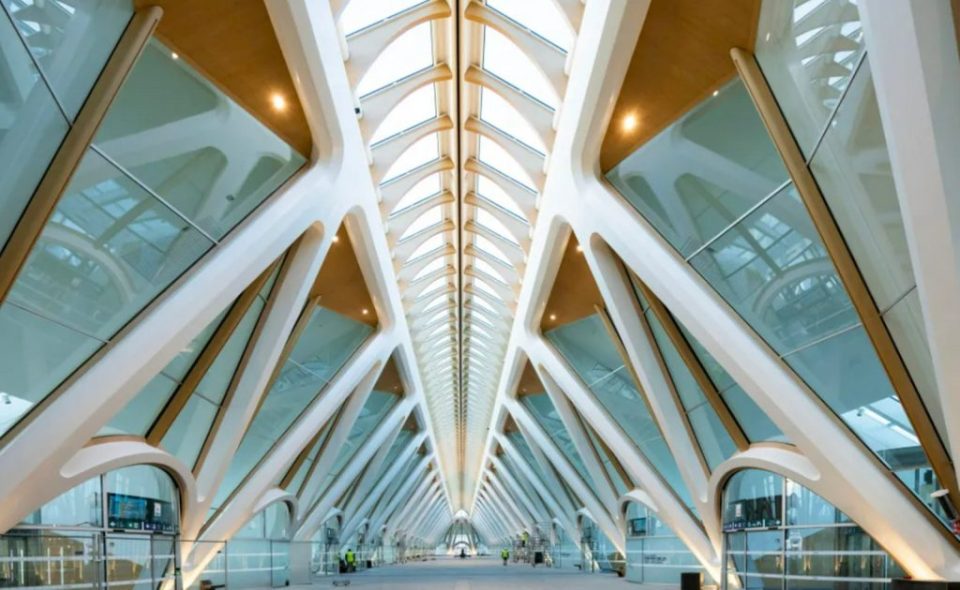 Interior view of the new Mons railway station.