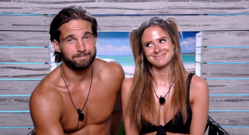 Camilla Thurlow and Jamie Jewitt on Love Island.