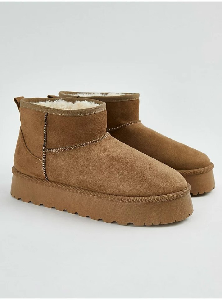 Pair of brown suede boots with a fluffy lining.