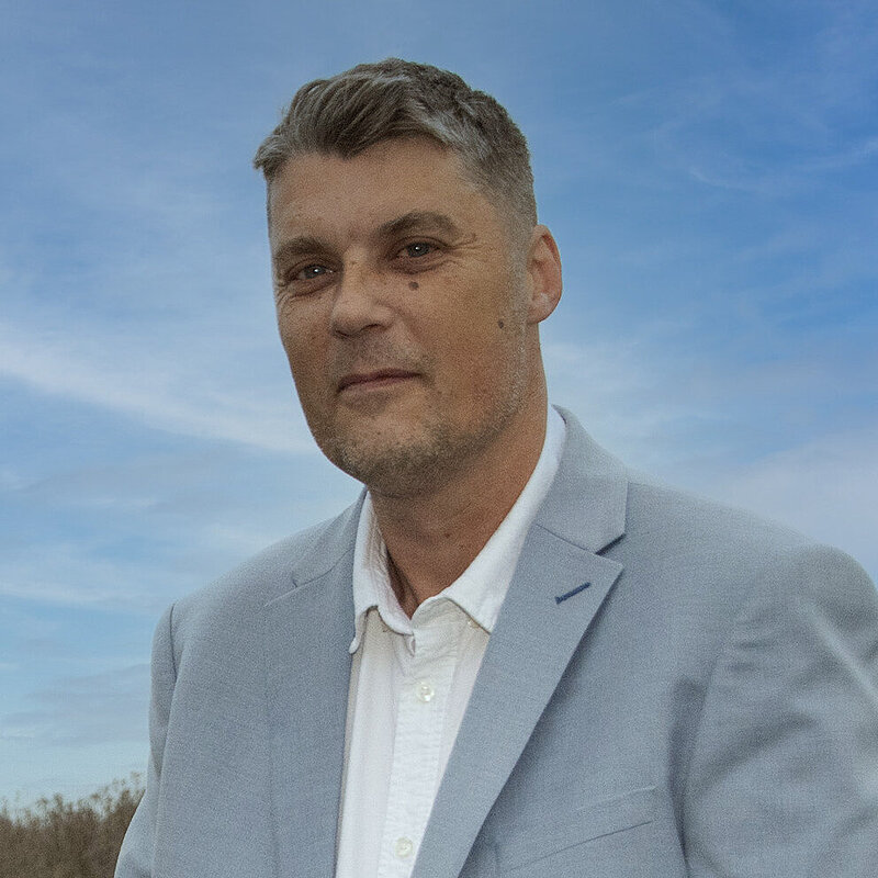 Portrait of Gary Blundell.
