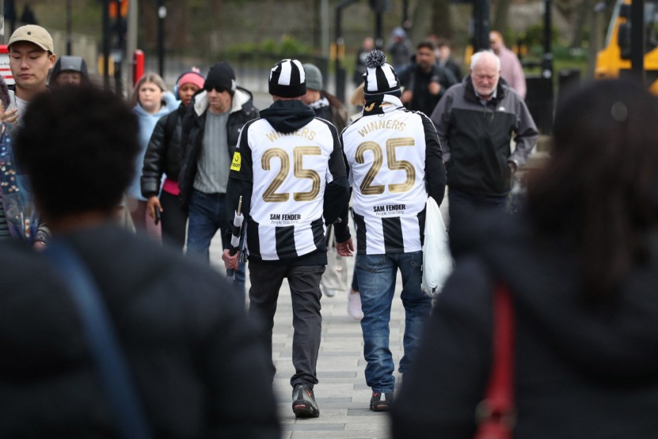 Soccer Football - Carabao Cup - Newcastle United Victory Parade - Newcastle, Britain - March 29, 2025 Newcastle United fans in Newcastle before the parade REUTERS/Scott Heppell