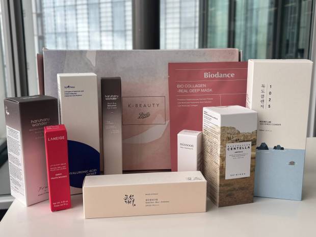 K-beauty product box contents.
