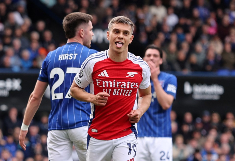 Leandro Trossard celebrating a goal.
