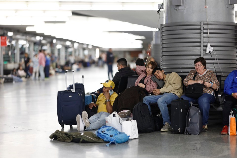 epa12061833 Stranded train passengers spend the night at Atocha railway amid a massive power outage that affected Spain and Portugal, in Madrid, Spain, late 28 April 2025 (issued 29 April 2025). Train service began to resume early 29 April. A power blackout hit large parts of Spain and spread to neighboring Portugal and France on 28 April, disrupting transport systems, internet connections, and daily life, according to authorities. The exact cause of the outage is unknown. EPA/RODRIGO JIMENEZ