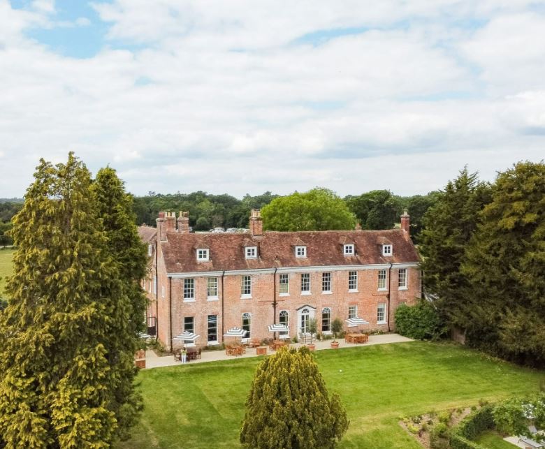Aerial view of New Park Manor Hotel.
