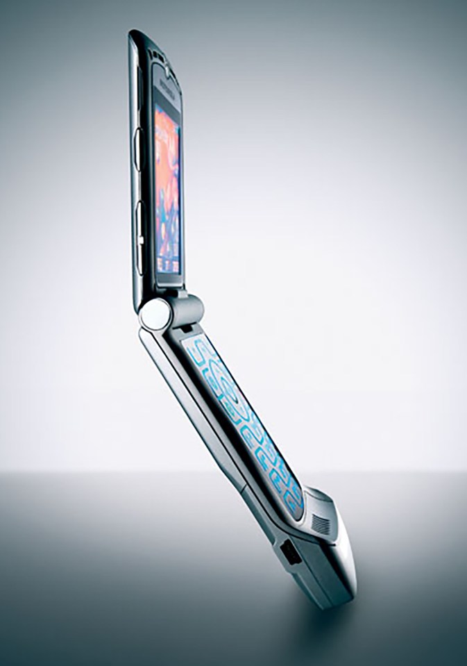 Motorola Razr original flip phone.