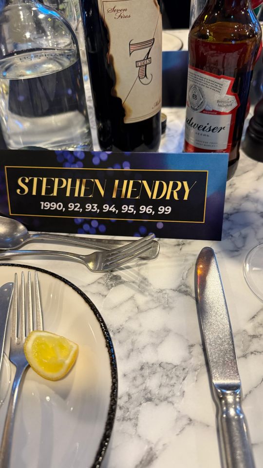 Place setting with Stephen Hendry's name and years of championship wins.